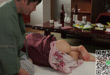 办公室里面的一对新婚和男同事一起旅行，醉酒过后竟然对人妻动手动脚-解解图解