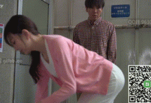 GIF剧情图解2出处，每天扔垃圾都会遇到隔壁的短裙人妻，躁动的心实在是忍不住-解解图解