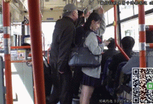 穿着水手服的高中女学生坐公交去上学，遇到一起电车痴汉惨遭毒手-解解图解