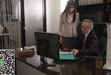 丝袜女秘书第一天入职，没想到老板是个猥琐老头，被调教的越来越听话-解解图解