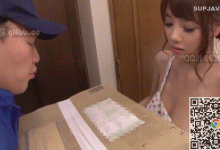 经典补档：不穿奶罩若隐若现的J罩杯 有着乳神之称 快递员眼睛都直了-解解图解